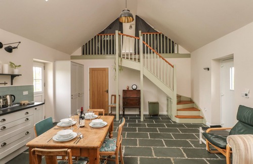 Porthyrhyd Cottage | YSTABL ROBYN, pet friendly, character holiday cottage in Llanddarog