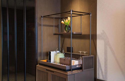 Yuexiu Hotel | Yuexiu Hotel Guangzhou,Curio Collection by Hilton-Free shuttle between hotel and Exhibition Center during Canton Fair & Exhibitor Registration Counter