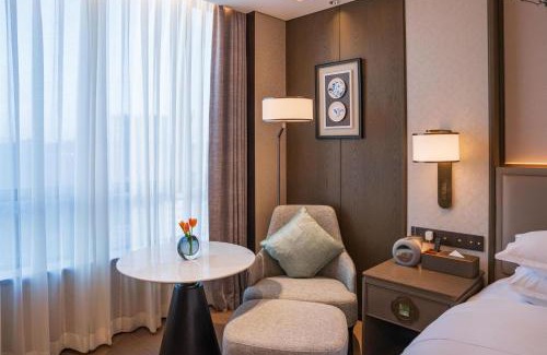 Yuexiu Hotel | Yuexiu Hotel Guangzhou,Curio Collection by Hilton-Free shuttle between hotel and Exhibition Center during Canton Fair & Exhibitor Registration Counter
