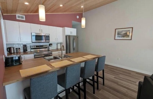 Whitehorse House | Yukon Hot Springs Suite #37