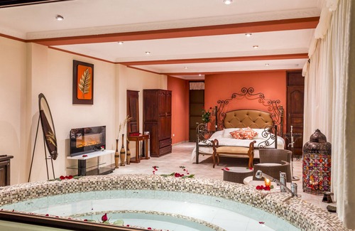 Pacto Hotel | Yumbo Love Experience