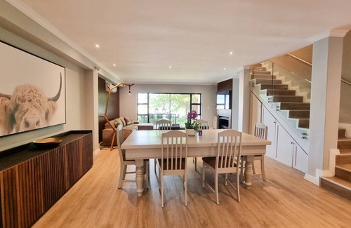 Cape Winelands House | 198 m² House ∙ 3 bedrooms ∙ 6 guests