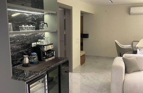 Al Duqqi Apartment | Zahir - 801