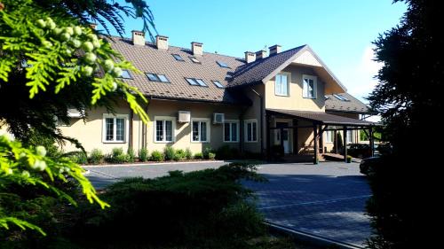 gmina Fałkow Hotel | Zajazd Podzamcze