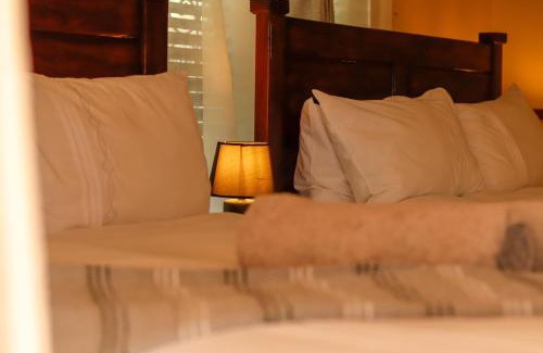 Victoria Falls House | Zambezi Family Lodge - Leopard Room