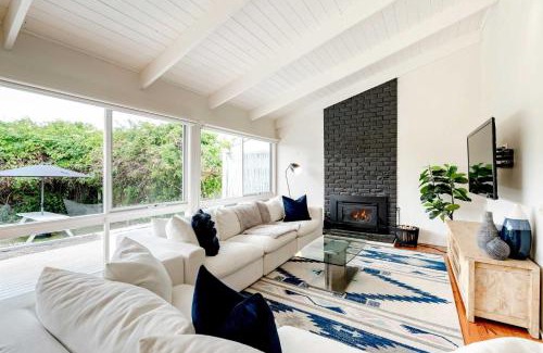 Torquay House | Zeally Bay coastal cool retreat 600m to beach