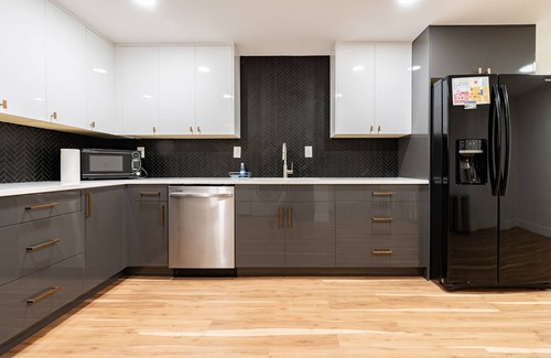 Northeast Bellevue House | Zen 7-BR Paradise w/Lake Views and Grape Garden