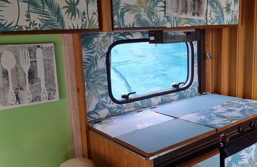 Bize House | Zen caravan in a small private garden