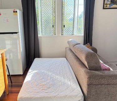 Taigum House | Zen Escape Guest House "Location 3" - Hidden Gem, Funky Corner, Boutique Granny Flat