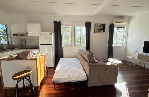 Taigum House | Zen Escape Guest House "Location 3" - Hidden Gem, Funky Corner, Boutique Granny Flat