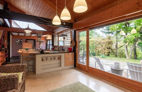 Vesoul Cottage | Zen House in Vesoul: Terrace, Wifi, Parking & Bikes