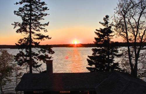 Digby County House | Zen Lakeside Getaway Nova Scotia - Sunset Suite