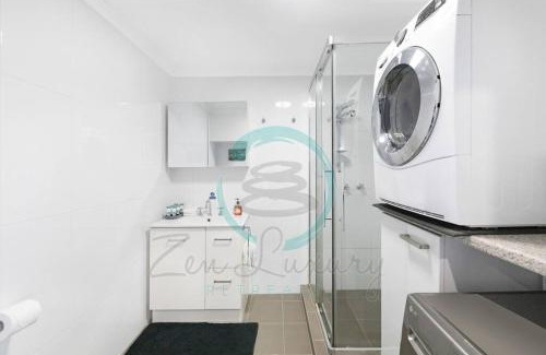 Cullen Bay Apartment | Zen Marina: 1-BR Executive Apartment By The Bay