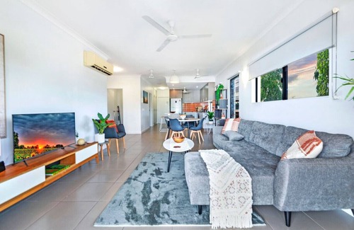 Nightcliff Apartment | Zen Nomad: Balcony ~ Outdoor Dining ~ Markets