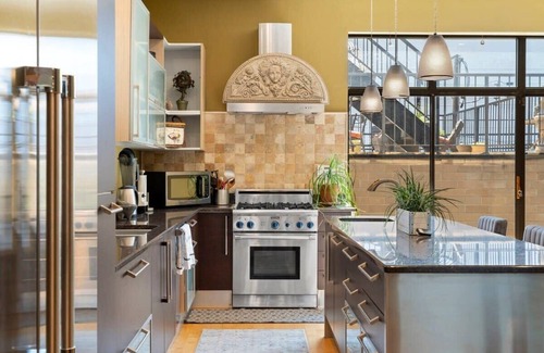 Heart of Chicago House | Zen Oasis of Elegance: Expansive Executive Home