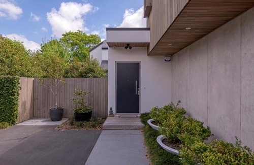 Saint Albans Villa | Zen on McDougall