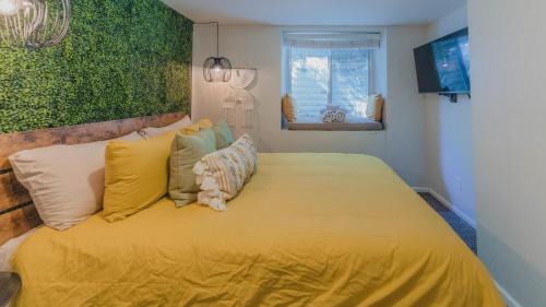 West Colfax House | Zen Out In The Comfiest Two Bedroom Zen Den by Sloan's Lake, Denver