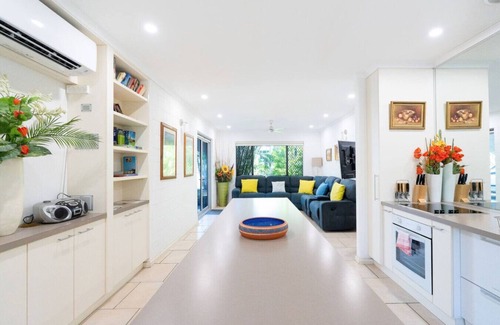 Larrakeyah Apartment | Zen Treetops: Private Pool ~ Outdoor Dining