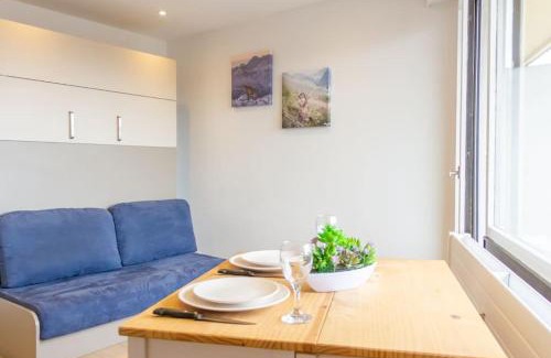 Annemasse Apartment | ZenBNB/Azur/Proche Tram/Studio/Balcon Privé