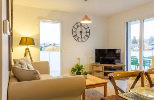 Saint-Julien-en-Genevois Apartment | ZenBNB - ROYAL - 2 Chambres - 4 Pers - WiFI - Balcon - Parking