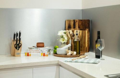 Leanyer Apartment | ZenLux Rosewood Luxury Family Escape - Pool - BBQ