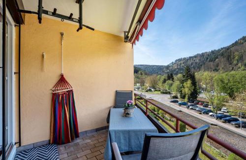 Bad Liebenzell Apartment | Zentrale Ferienwohnung mit Balkon