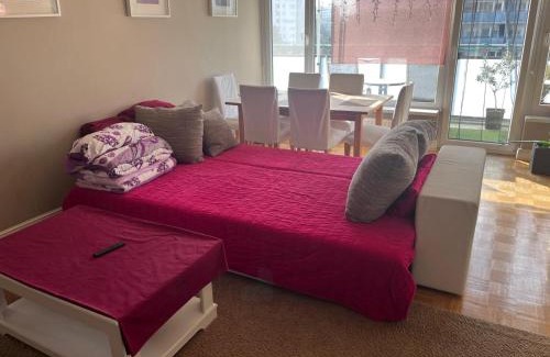 Eckenheim Apartment | Zentrale, helle Wohnung mit Balkon! Ideal für Messe, Business und Städtereise