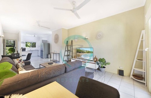 Stuart Park Apartment | ZenWestralia: Cityscape ~ Balcony ~ Outdoor Dining