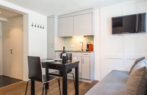 Niederdorf Apartment | ZH Gasse 2 – HITrental Schmidgasse Apartment
