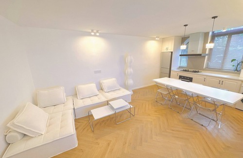 Downtown Shanghai Boat Rental | ZHome-Three floors 4 bedrooms-Near the Bund