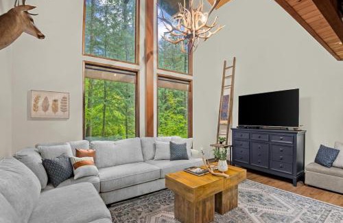 Rhododendron House | ZigZag Basecamp · Cozy Cabin Perfect for Nature Escapes w/Hot Tub