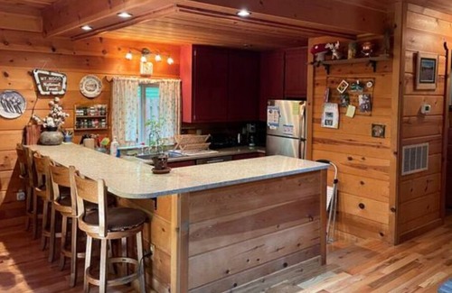 Rhododendron Cabin | Zigzag Chalet- Peaceful Pet-friendly Cabin with Hot tub, Fireplace, and Pool