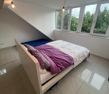 Am Waldfriedhof Apartment | Zimmer im Haus nahe Ubahn