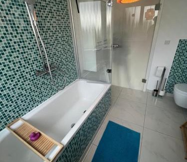Am Waldfriedhof Apartment | Zimmer im Haus nahe Ubahn