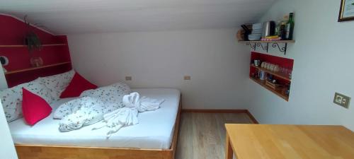 Fie allo Sciliar Apartment | Zimmer mit Bad und Garagenparkplatz
