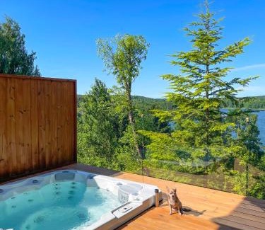 Gorzno Villa | Zloty, a Skromny - ogrodzony domek z jacuzzi i widokiem na jezioro