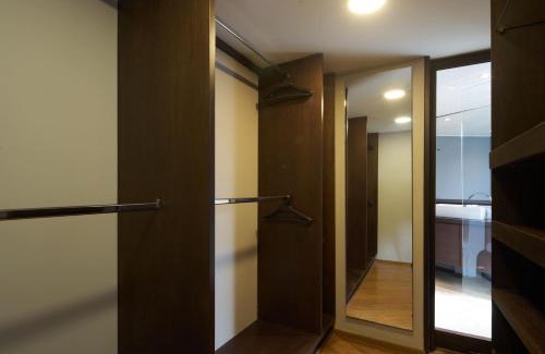 Financial District Apartment | Zona G Charm Modern Comfort with King Bed 401