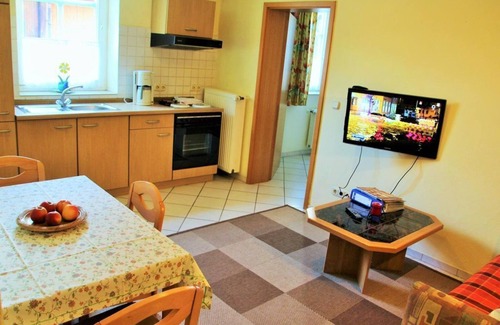 Emmerthal Bed & Breakfast | Zum Hof holiday apartment - Müllers Hof holiday apartments/guest house