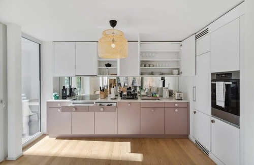 Hottingen Apartment | Zurich Flat: Central & Lake Convenience