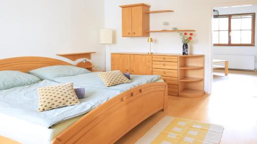 Stubenberg Apartment | Zwei Schlafzimmer Ferienapartment Anna am Stubenbergsee inklusive vier E-Bikes