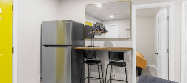 Comfortable Compton 2 Bed APT 1