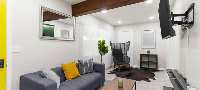 Comfortable Compton 2 Bed APT 2