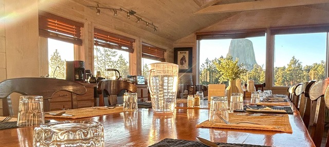 Devils Tower Lodge (Bed and Breakfast)