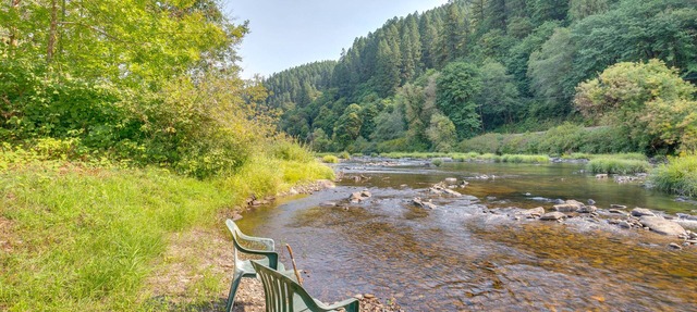 Historic Mapleton Cottage w/River Views & Hot Tub