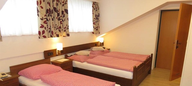 Multi-bed room "Narzisse" with mountain view - Berghof Sturmgut