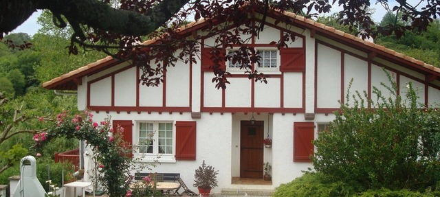 STUDIO GETTE HASPARREN in the Basque Country near the Cambo thermal baths