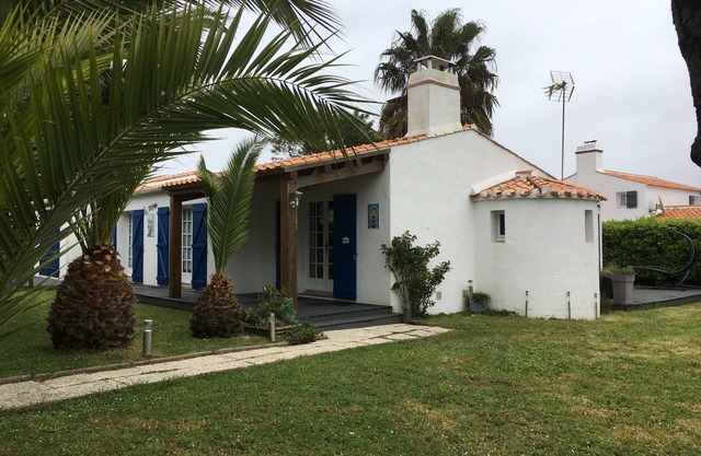 ÎLE DE NOIRMOUTIER " Barbâtre " sleeps 8.