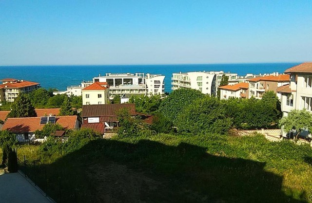 Прекрасный апартамент с видом на море и бассейном