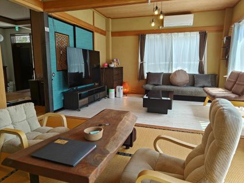 美しい夕日とテラスでのバーベキュー 徒歩で海と温泉へ 温泉券プレゼント 最大12名