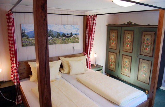 02, 2-room app. 40sqm, terrace, cooking facilities, handicapped accessible, sep. Entrance
